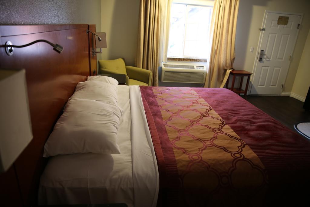 Chateau Inn & Suites Downey Εξωτερικό φωτογραφία