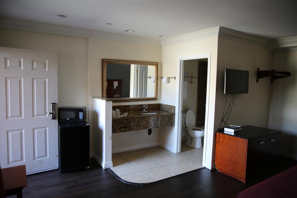 Chateau Inn & Suites Downey Εξωτερικό φωτογραφία